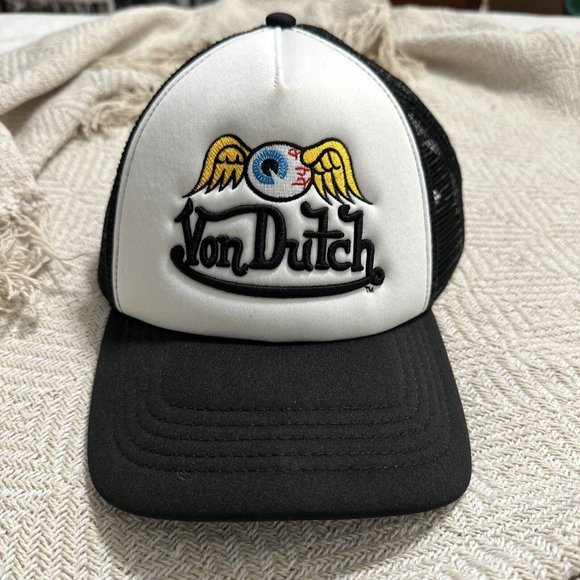 Von Dutch  Flying Eyeball Eye Wings Mesh Snapback Black and White Trucker Hat - Picture 1 of 7